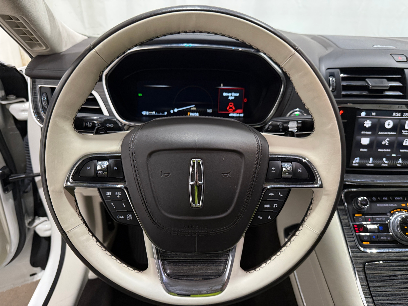 Thumbnail: 2019 Lincoln Continental - 4