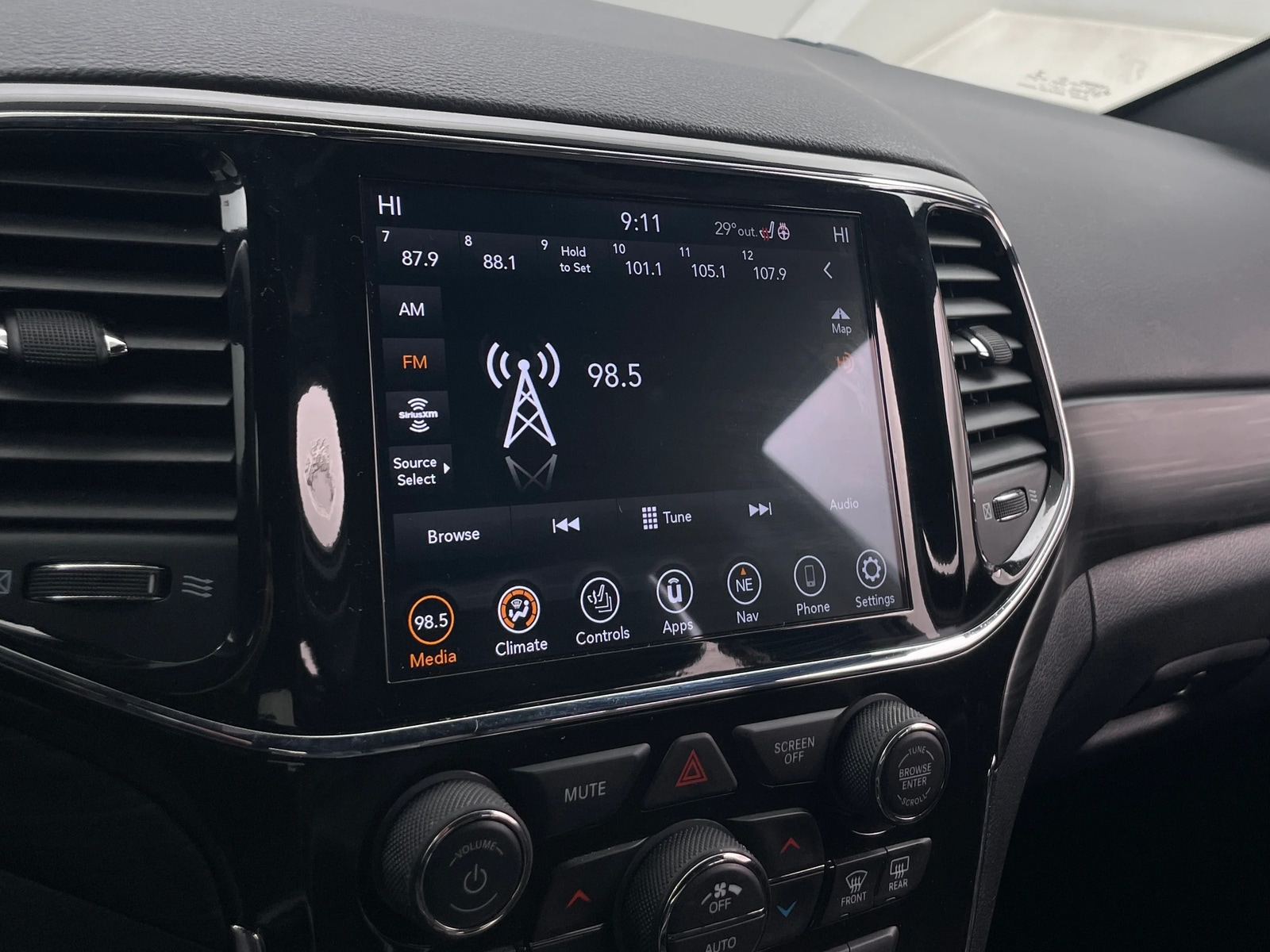 Thumbnail: 2021 Jeep Grand Cherokee - 3