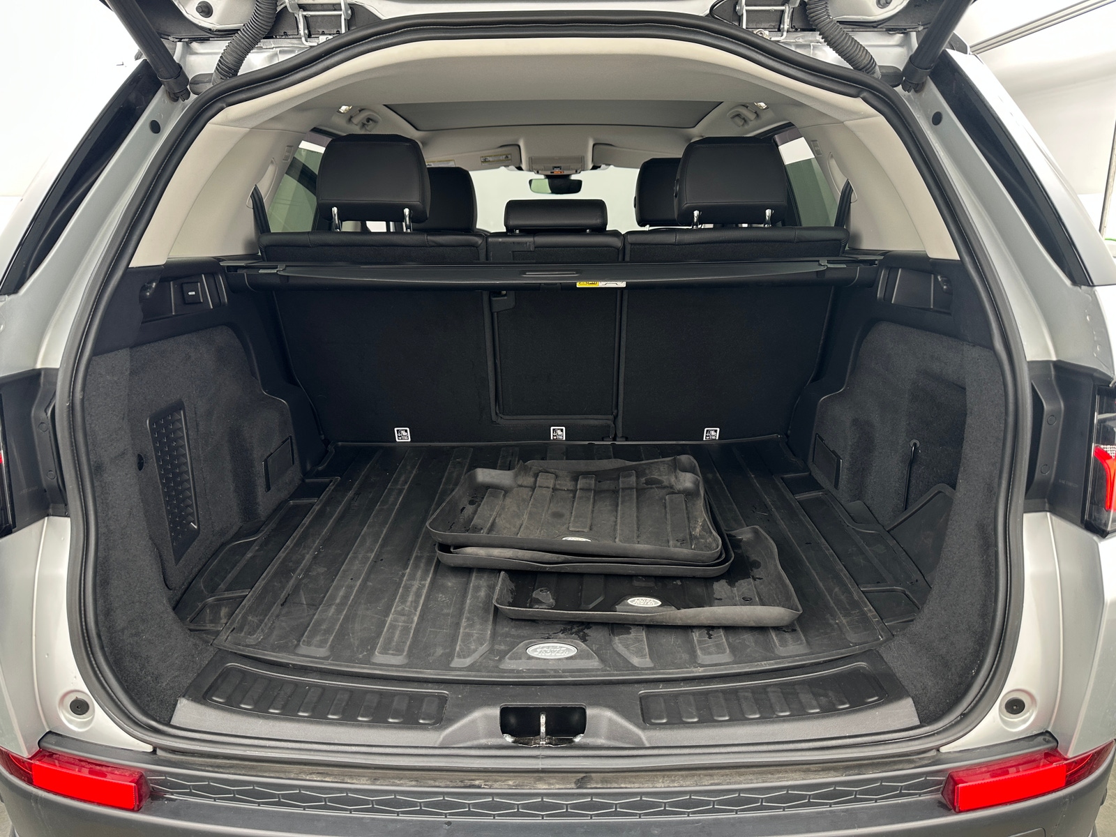 Thumbnail: 2020 Land Rover Discovery Sport - 6