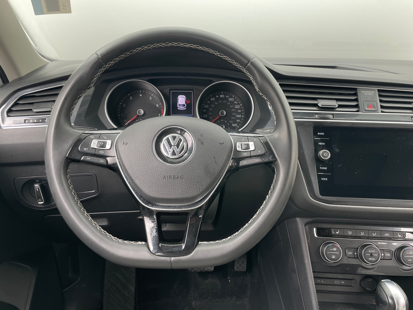 Thumbnail: 2021 Volkswagen Tiguan - 4