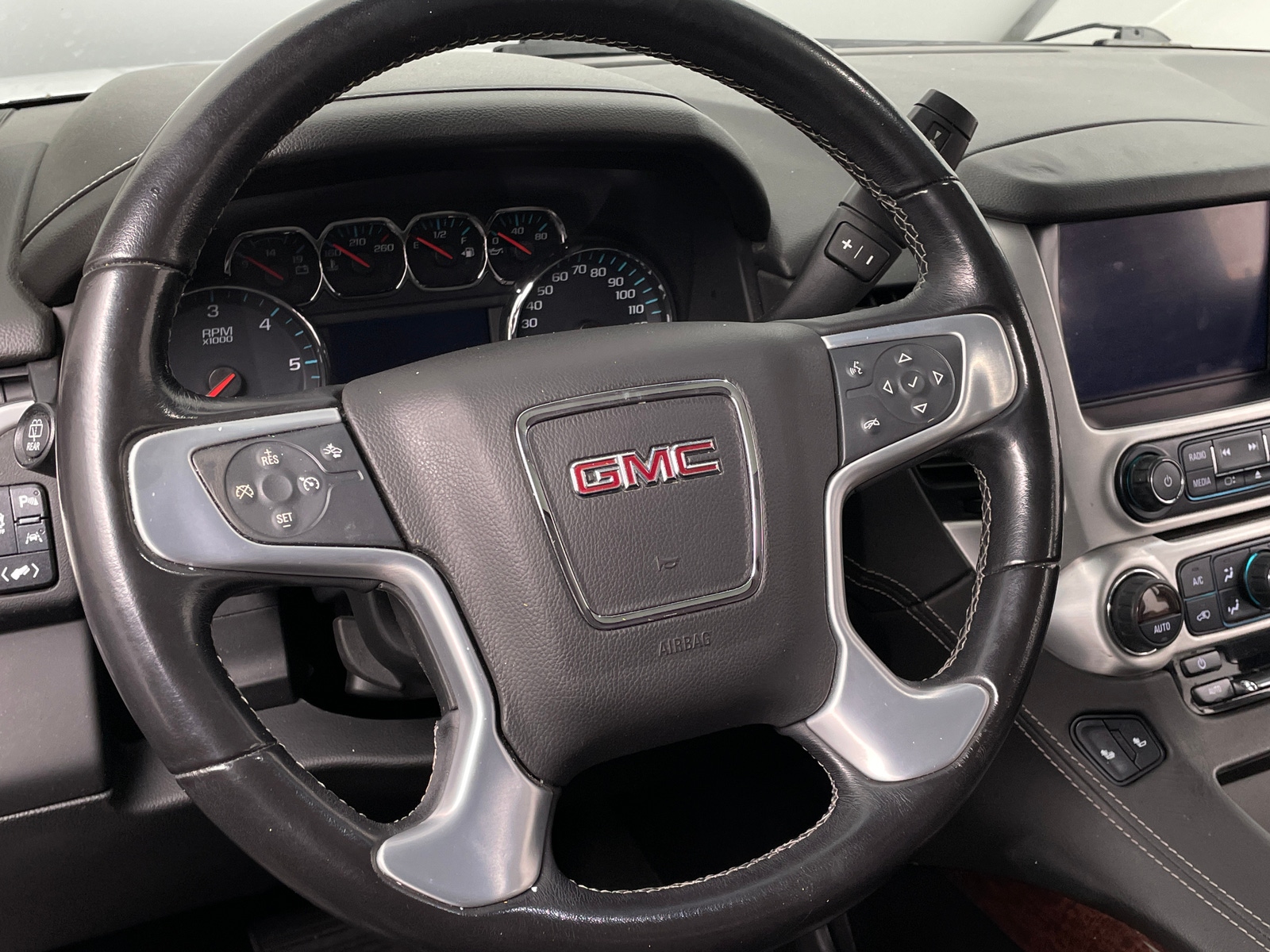 Thumbnail: 2020 GMC Yukon XL - 4