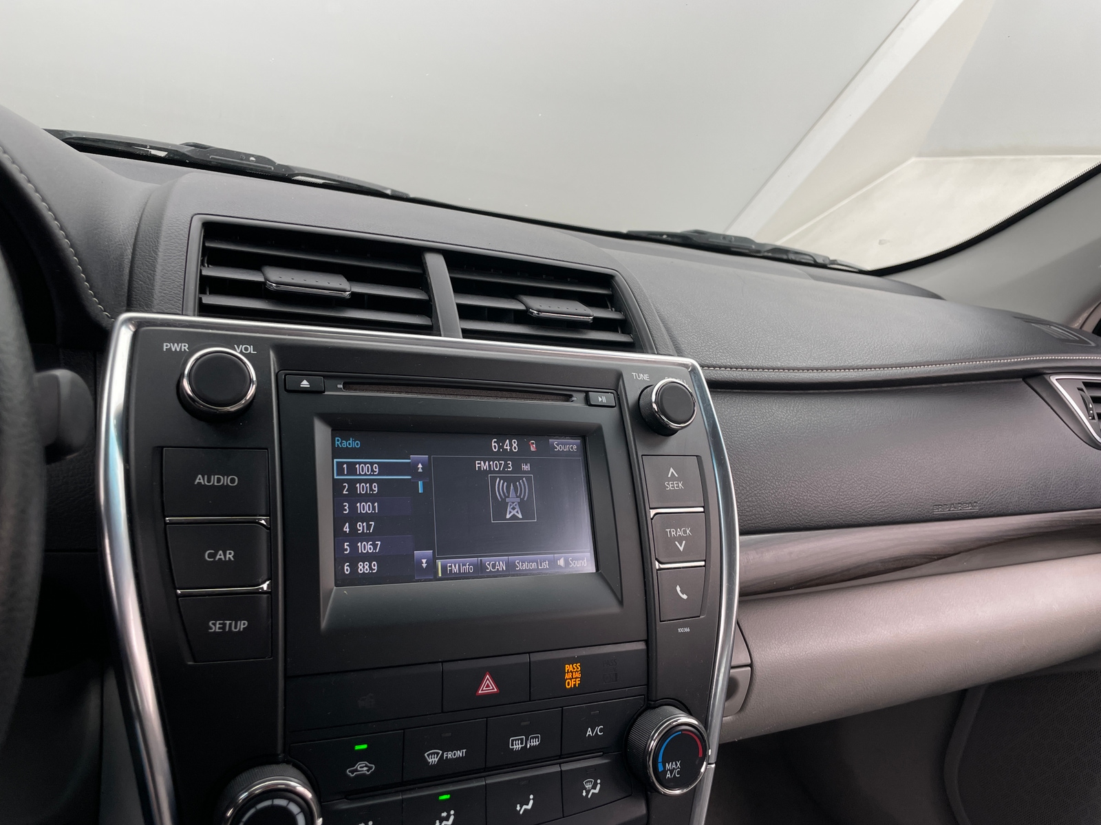 Thumbnail: 2015 Toyota Camry - 4