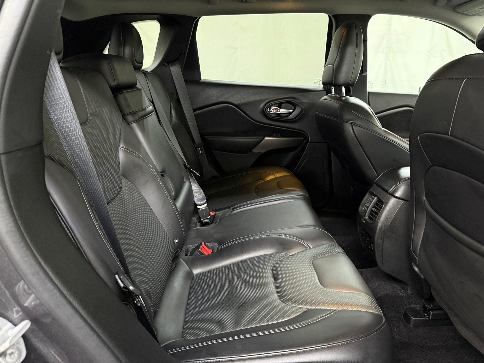 Thumbnail: 2019 Jeep Cherokee - 5