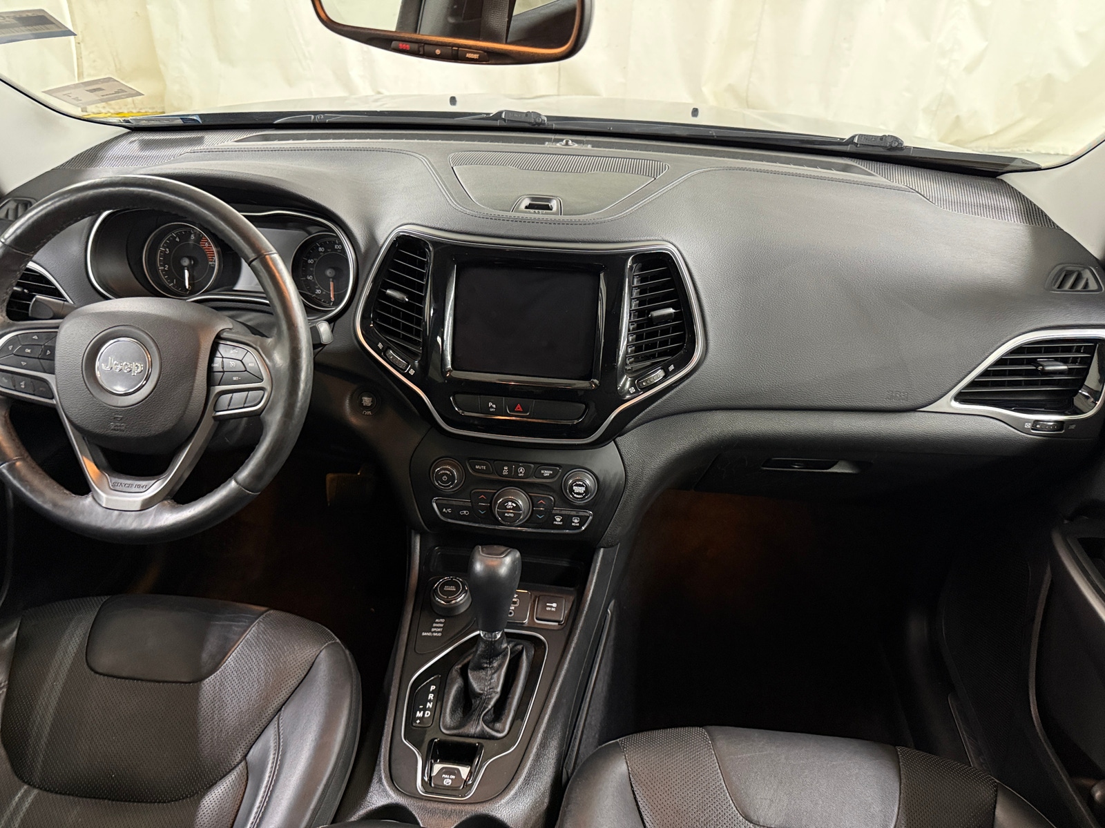 Thumbnail: 2019 Jeep Cherokee - 2