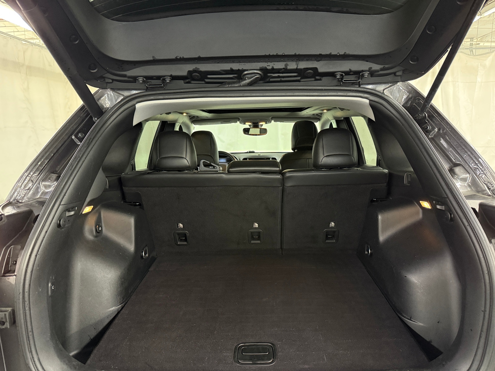 Thumbnail: 2019 Jeep Cherokee - 6