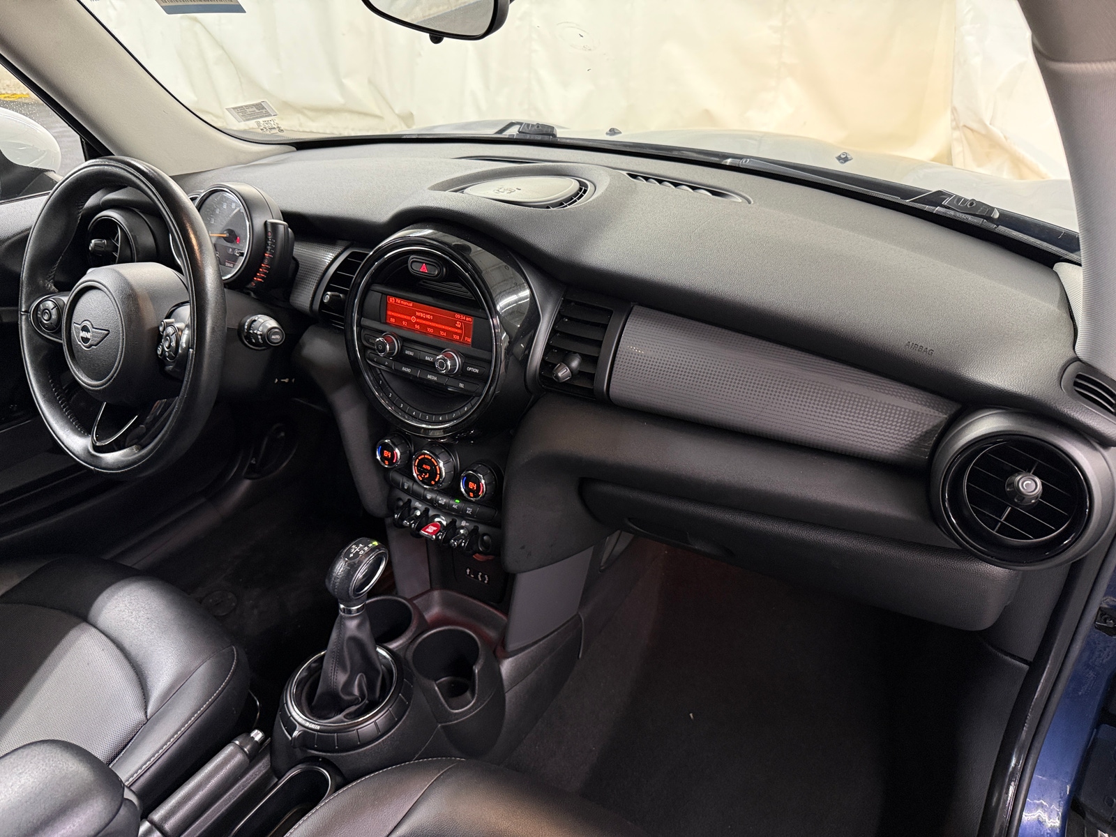 Thumbnail: 2016 MINI Cooper Hardtop - 2