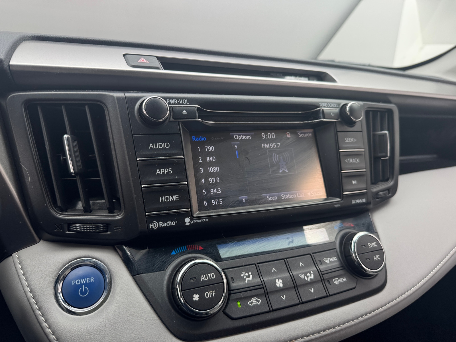 Thumbnail: 2018 Toyota RAV4 - 4