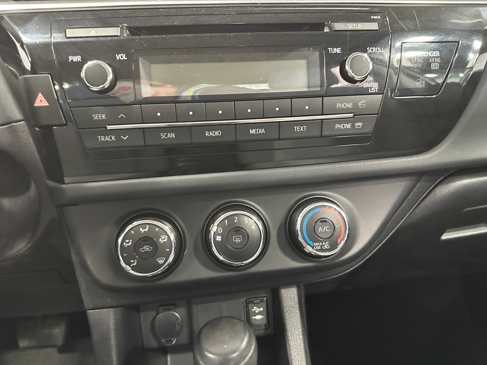 Thumbnail: 2015 Toyota Corolla - 4