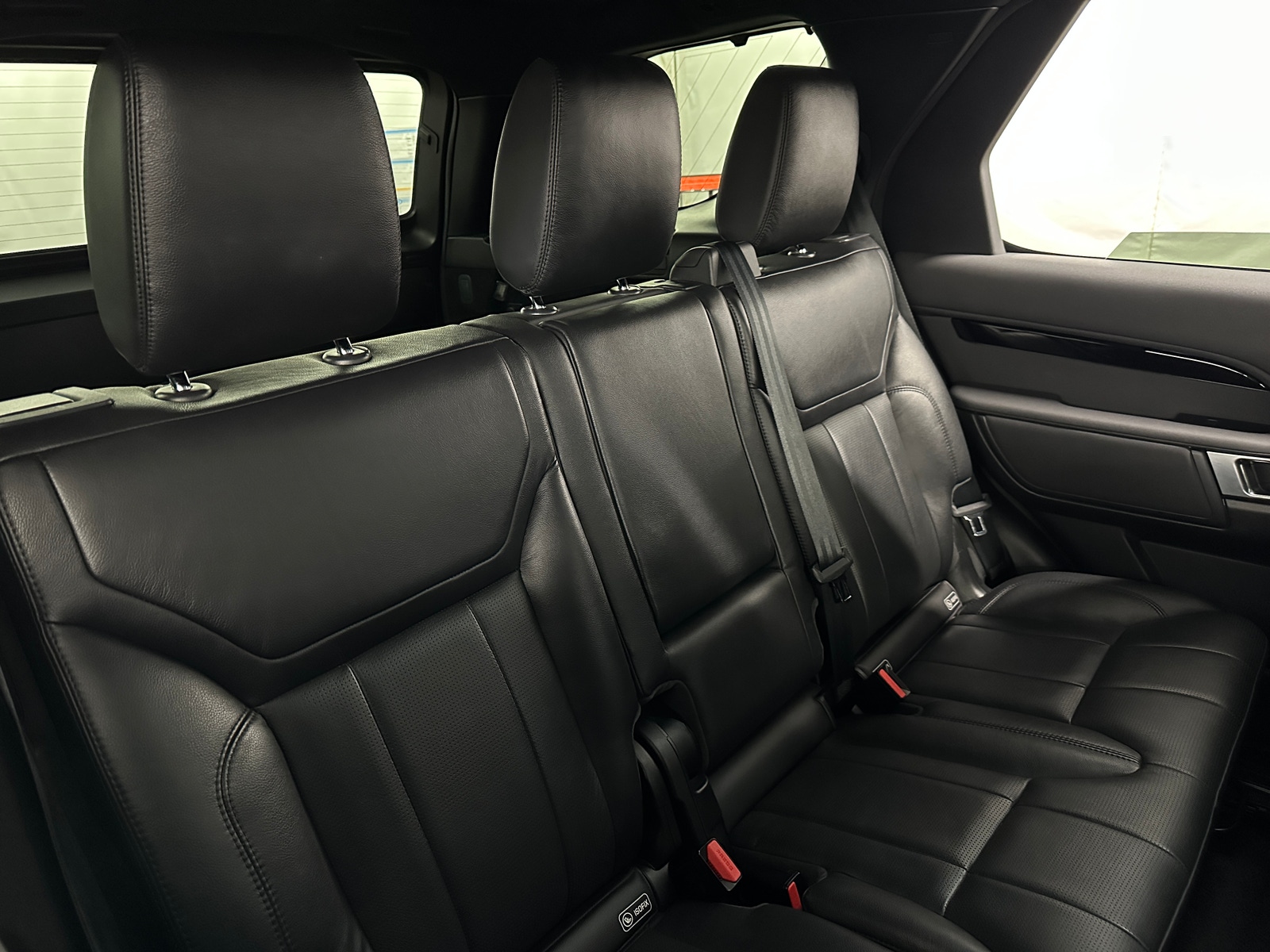 Thumbnail: 2020 Land Rover Discovery - 5