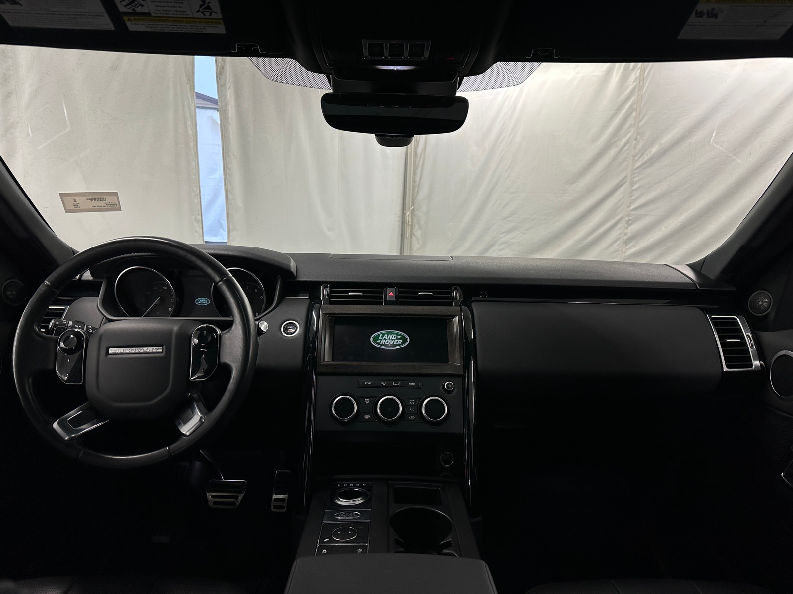 Thumbnail: 2020 Land Rover Discovery - 2