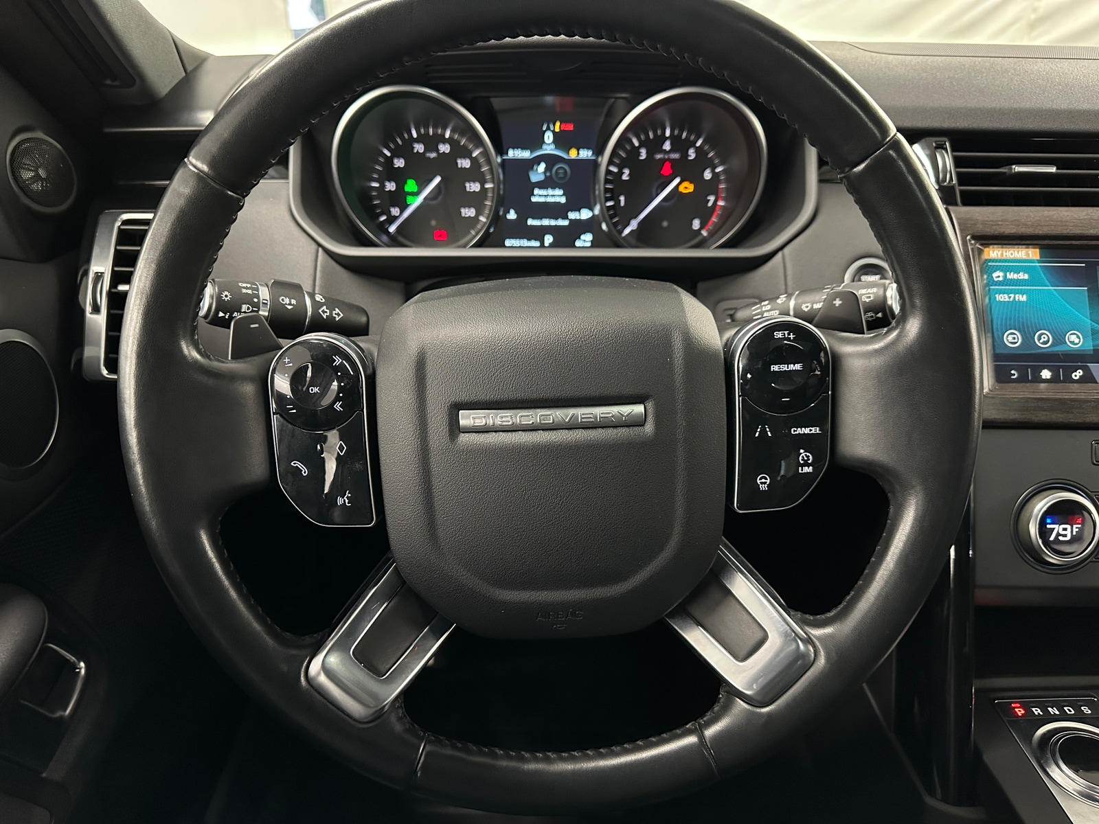 Thumbnail: 2020 Land Rover Discovery - 4