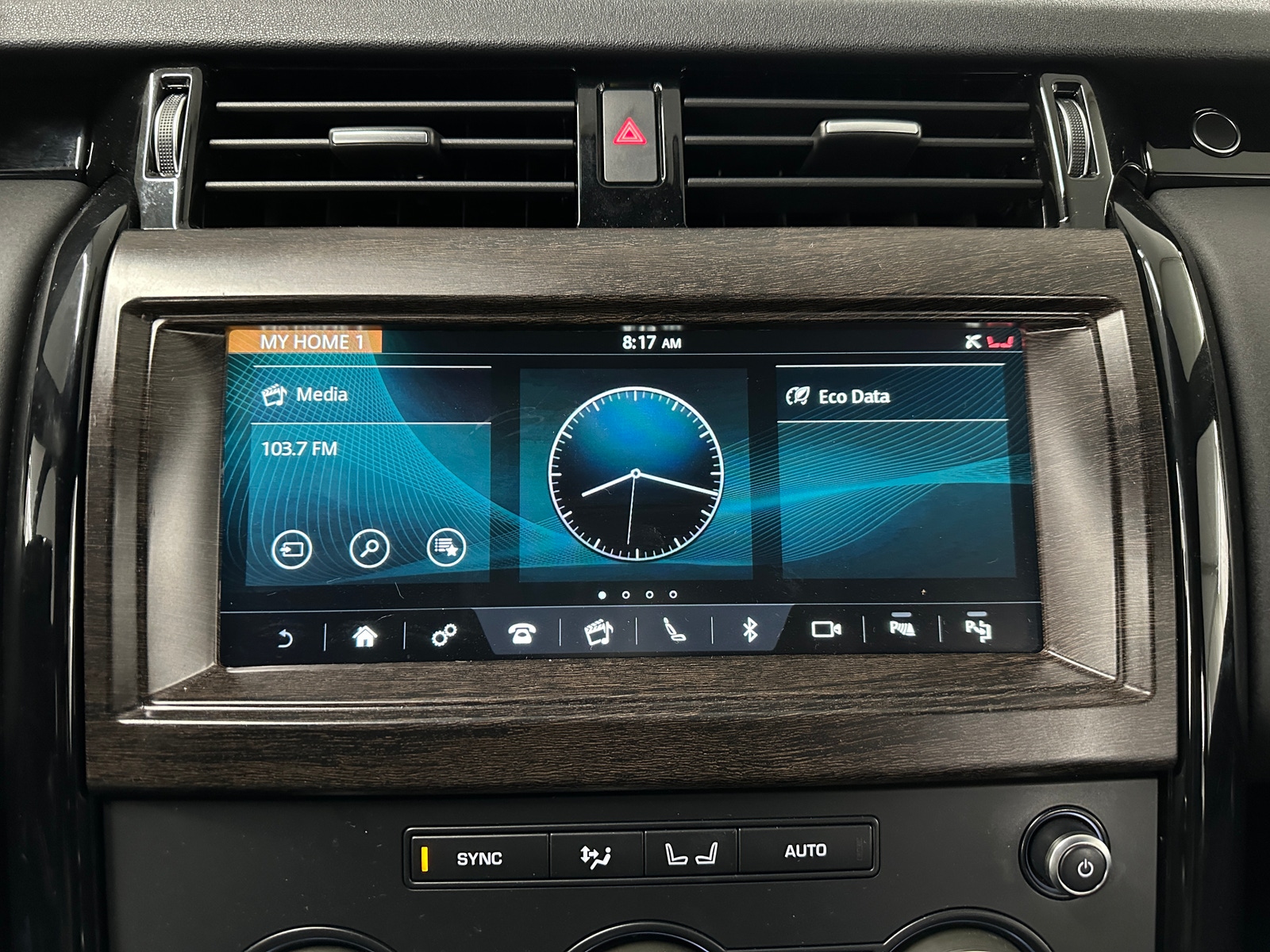 Thumbnail: 2020 Land Rover Discovery - 3