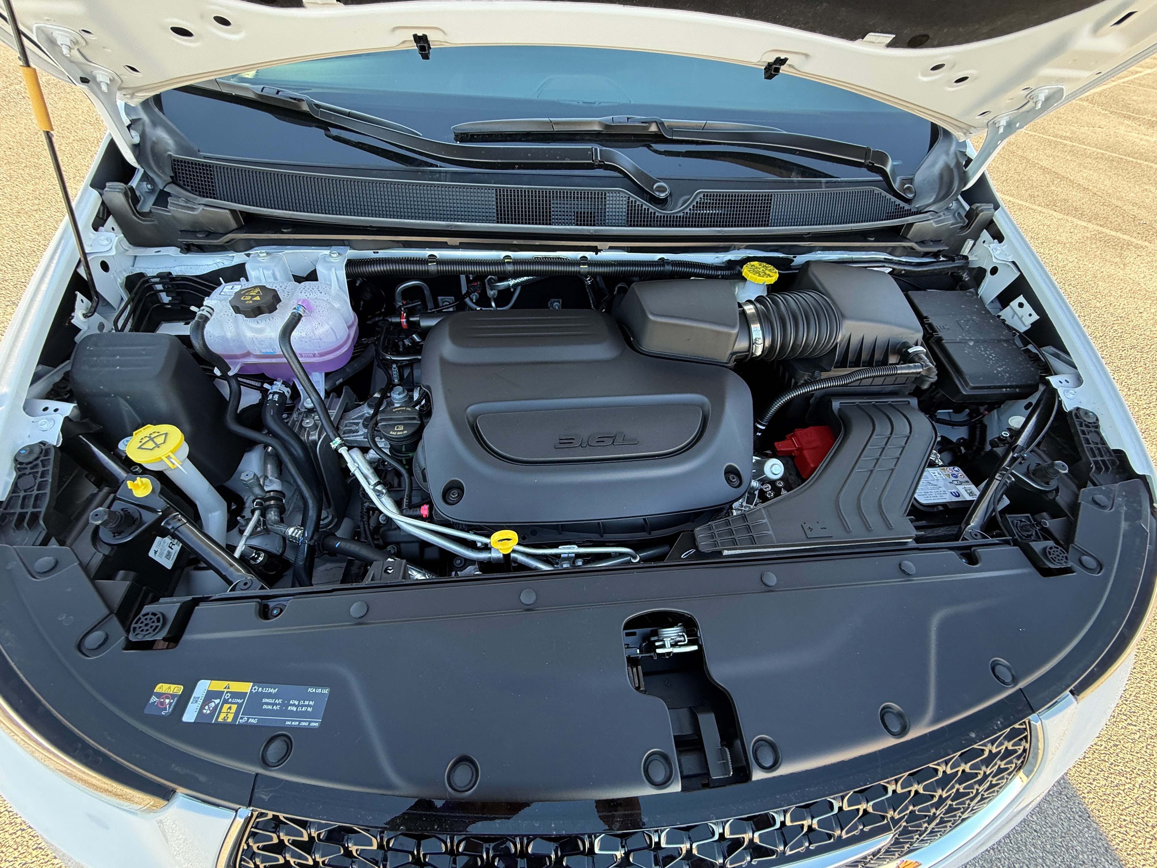 2026 Chrysler Pacifica Select's photo