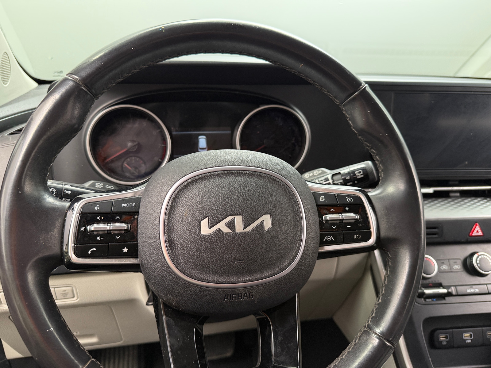 Thumbnail: 2023 Kia Carnival - 4