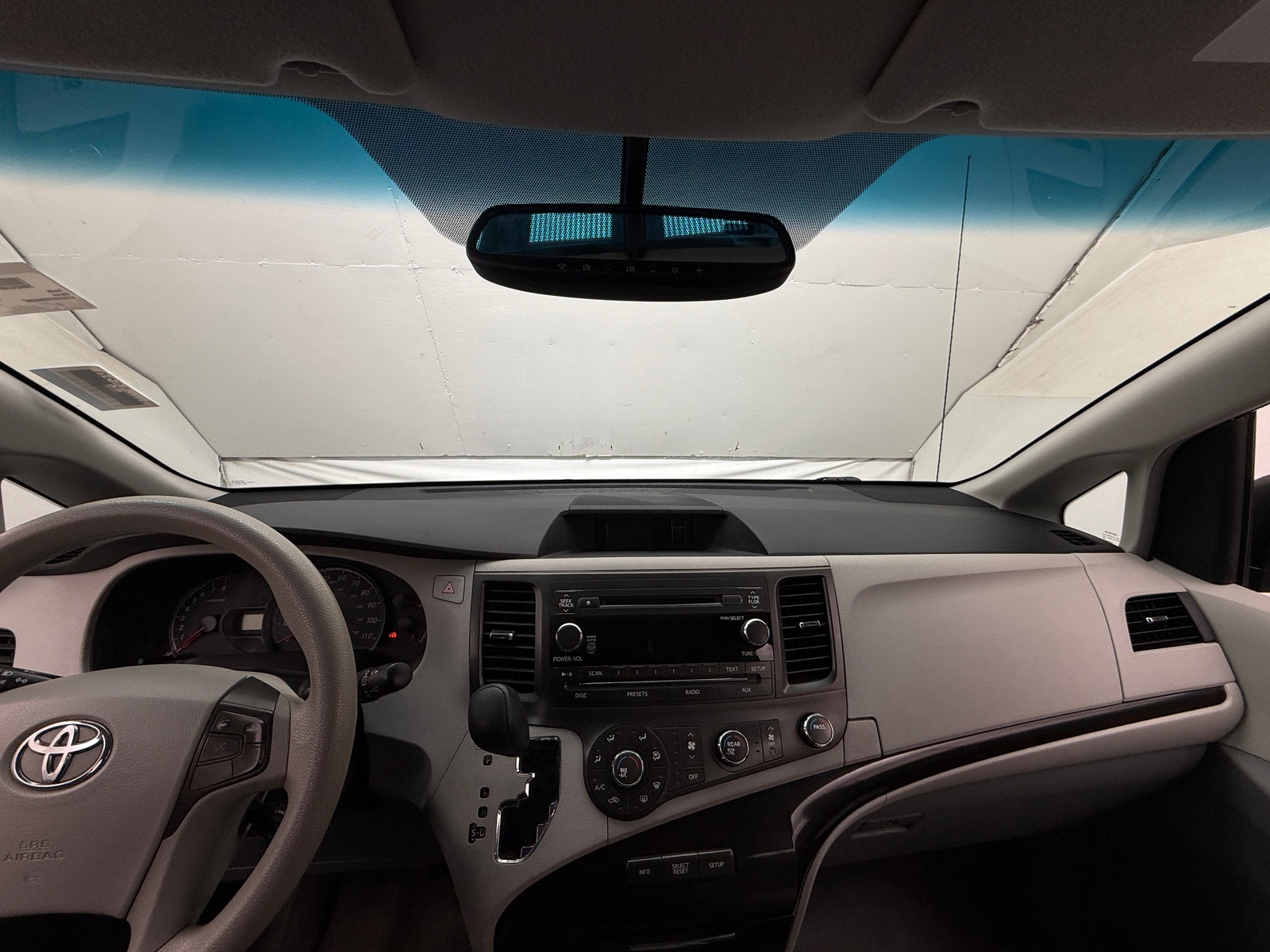 Thumbnail: 2011 Toyota Sienna - 3