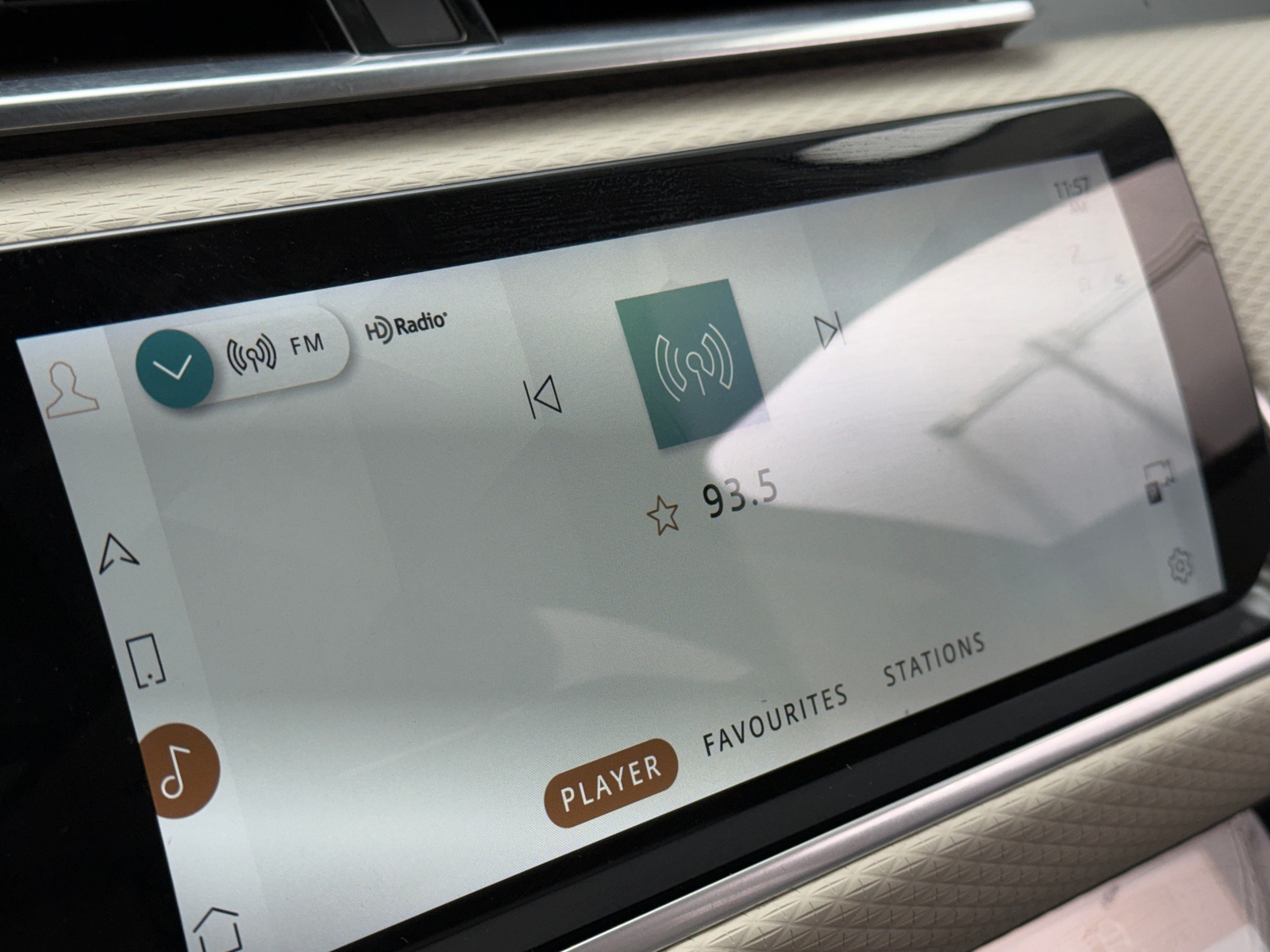 Thumbnail: 2023 Land Rover Range Rover Velar - 3