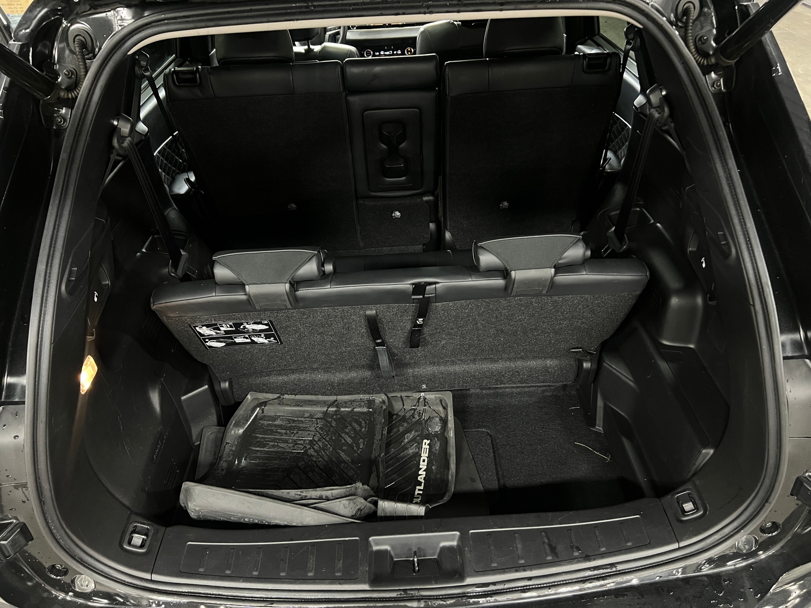 Thumbnail: 2023 Mitsubishi Outlander - 6