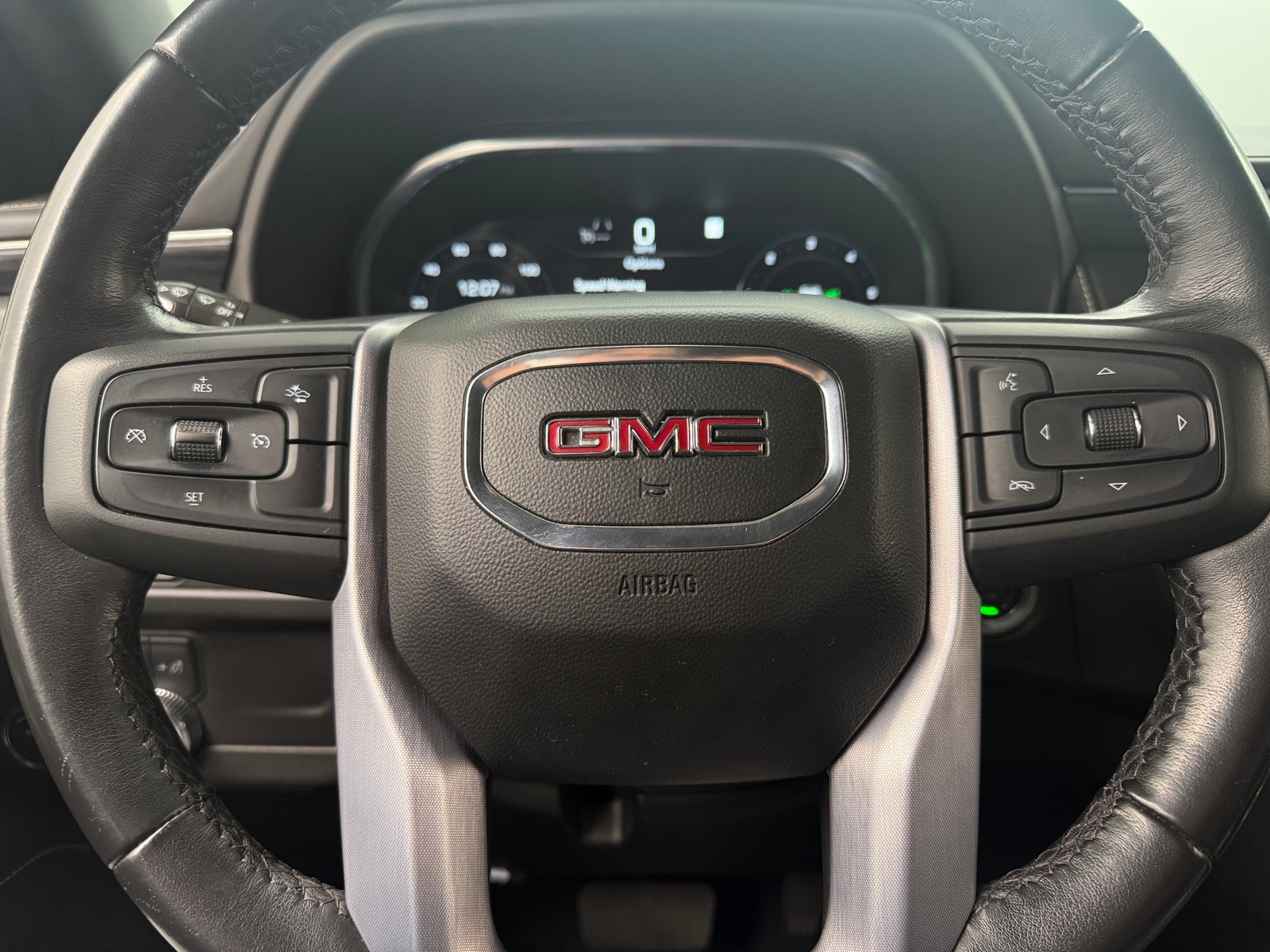 Thumbnail: 2023 GMC Yukon - 4