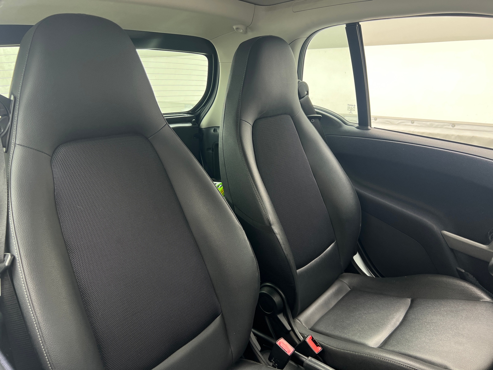 Thumbnail: 2015 smart fortwo - 2