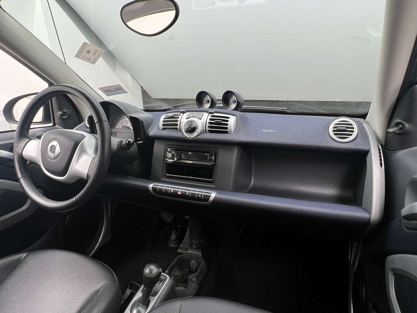 Thumbnail: 2015 smart fortwo - 3