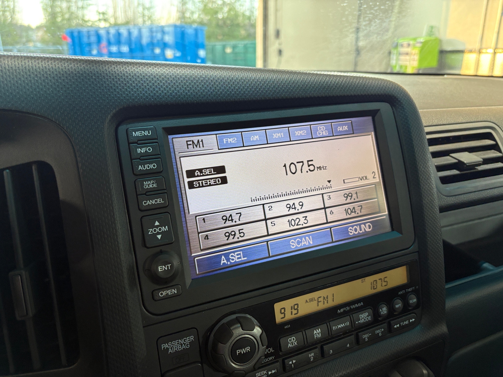 Thumbnail: 2010 Honda Ridgeline - 3