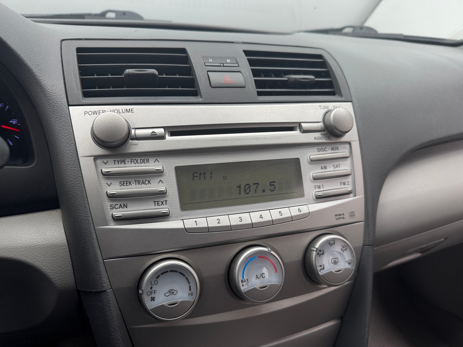 Thumbnail: 2011 Toyota Camry - 4