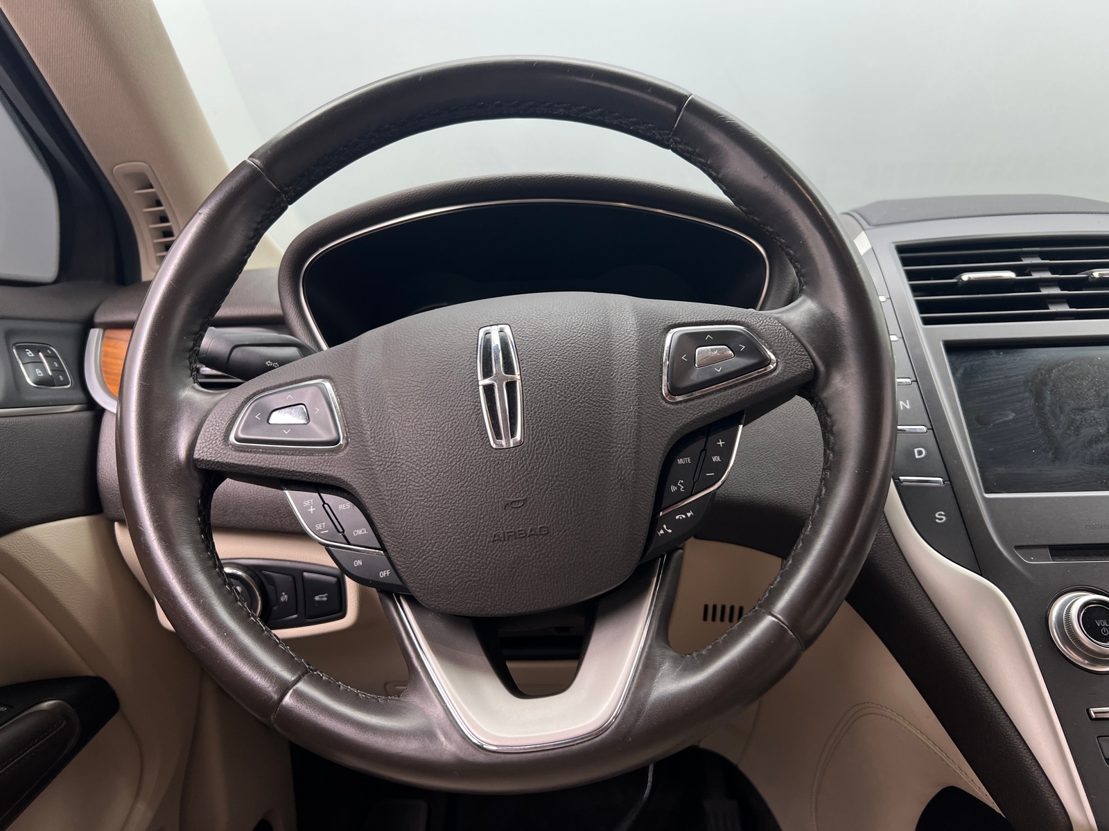 Thumbnail: 2017 Lincoln MKC - 4