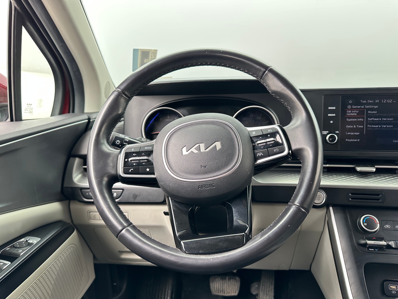 Thumbnail: 2023 Kia Carnival - 4