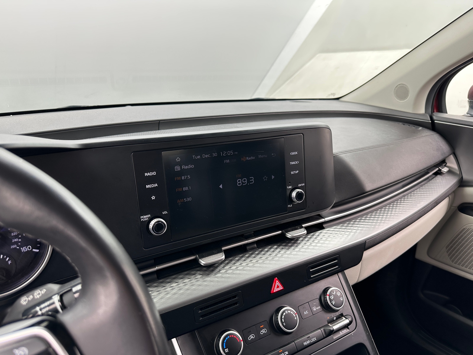 Thumbnail: 2023 Kia Carnival - 3