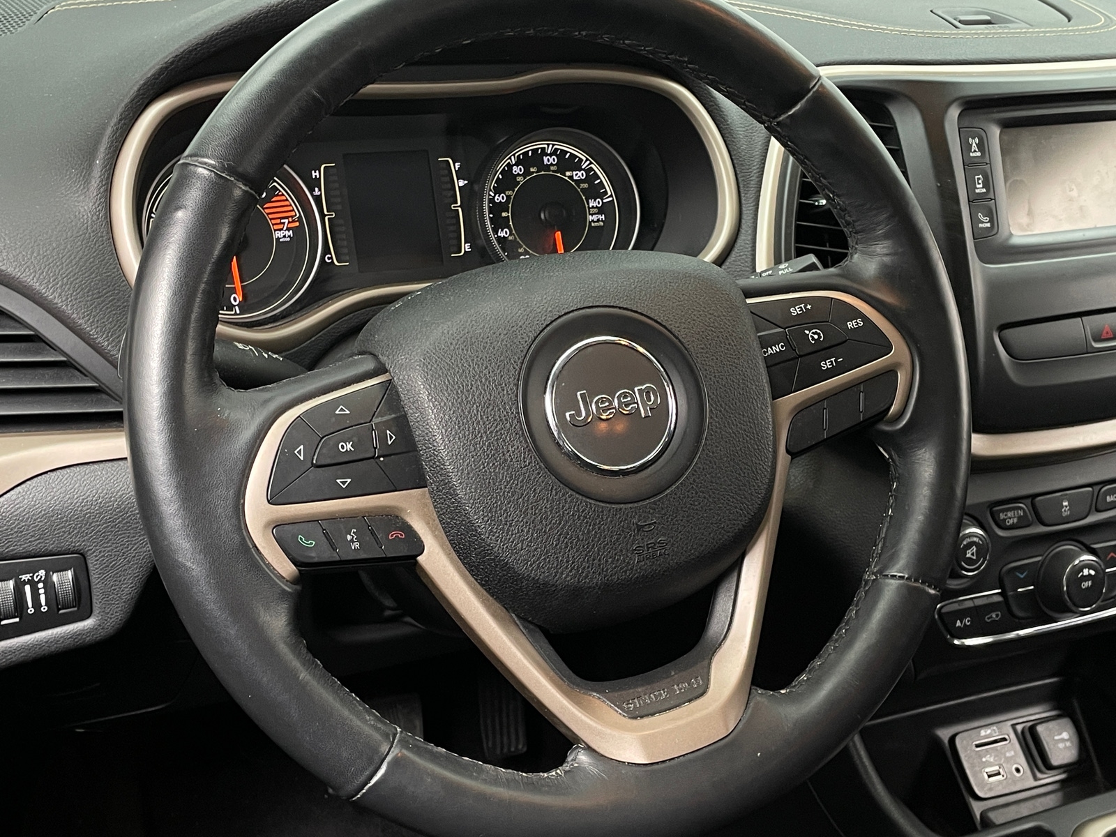 Thumbnail: 2016 Jeep Cherokee - 5