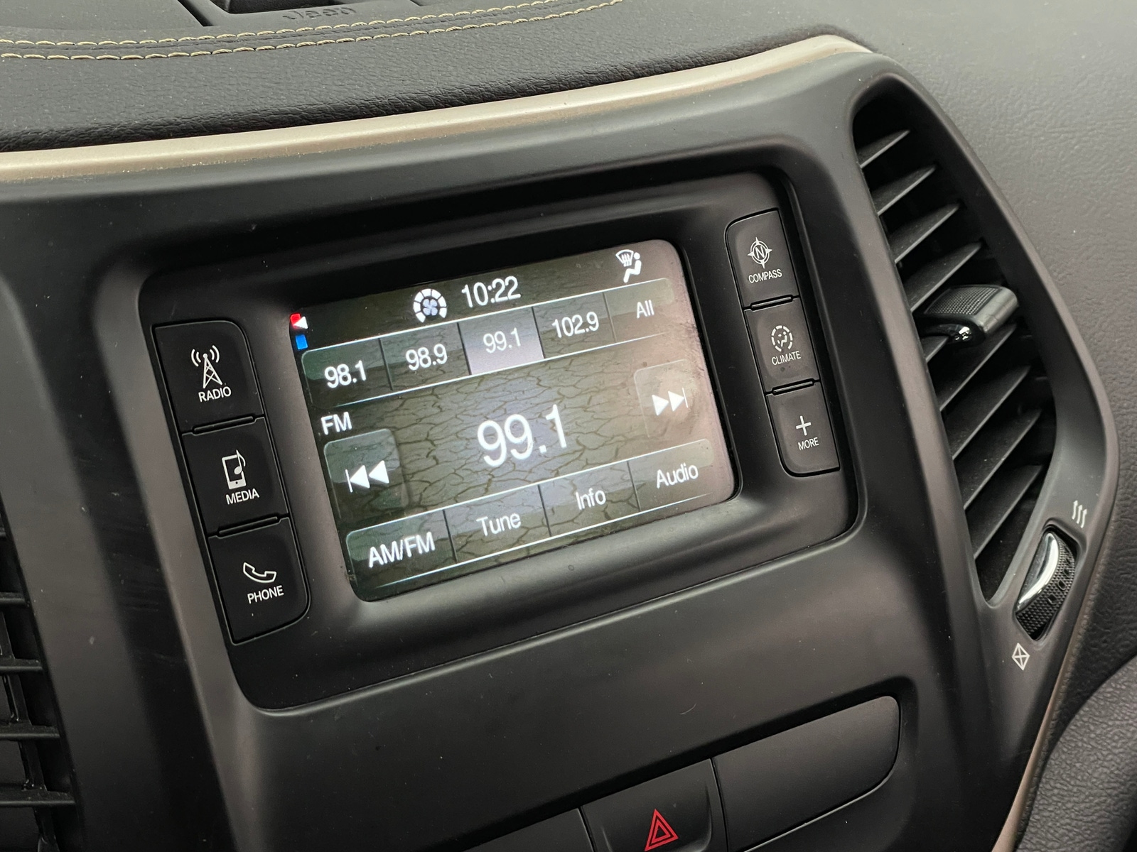 Thumbnail: 2016 Jeep Cherokee - 4