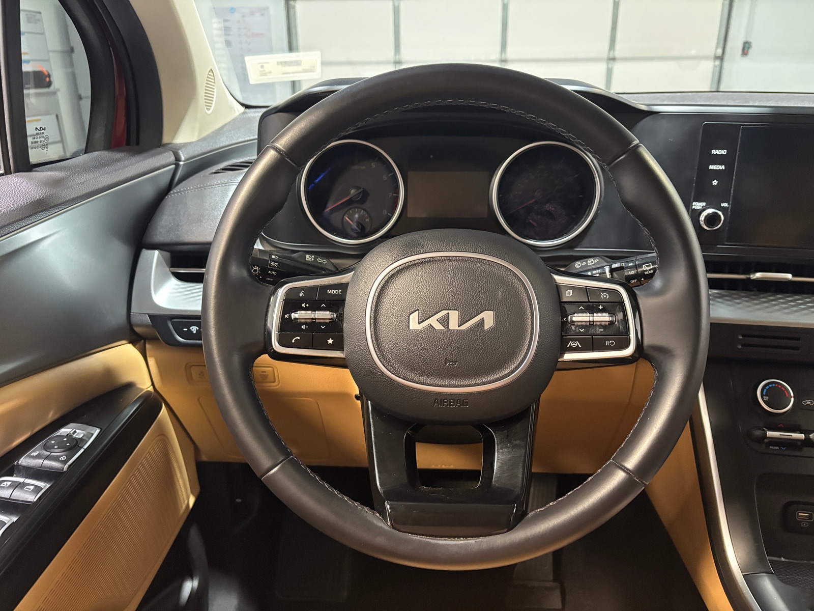 Thumbnail: 2023 Kia Carnival - 4