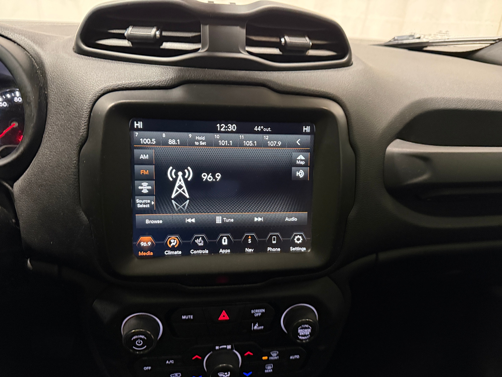 Thumbnail: 2021 Jeep Renegade - 3