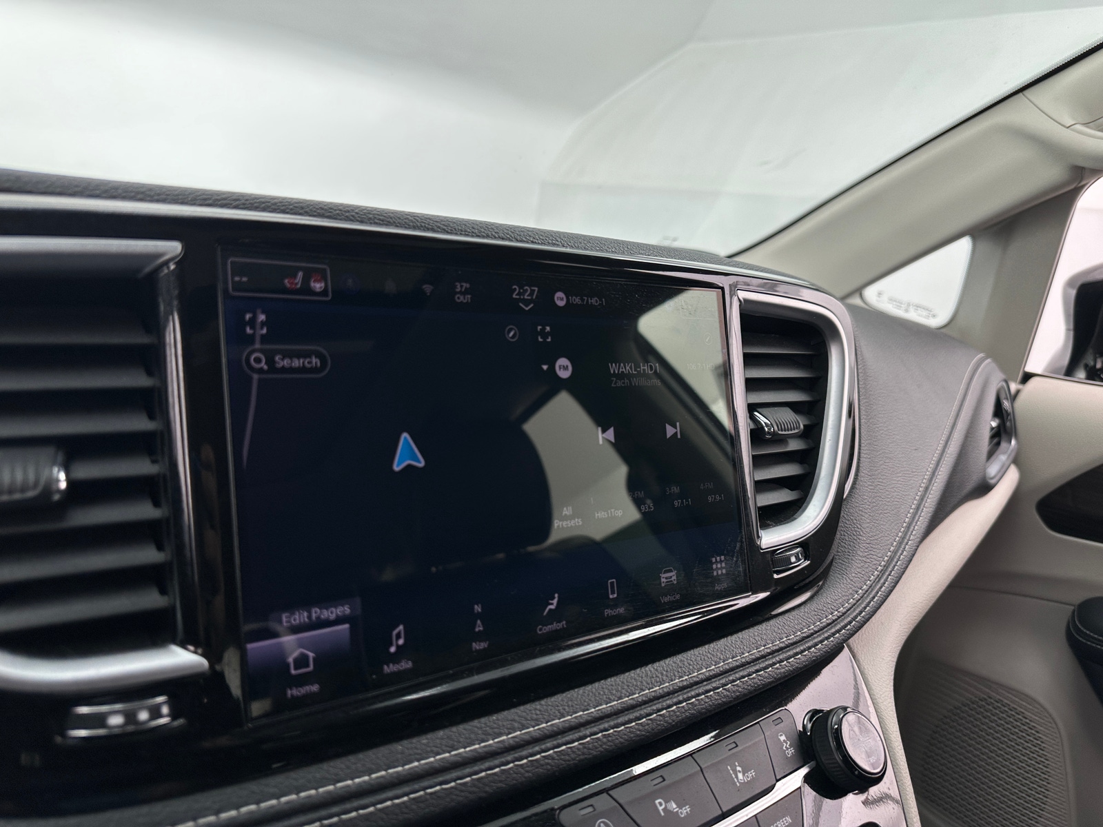 Thumbnail: 2024 Chrysler Pacifica - 3