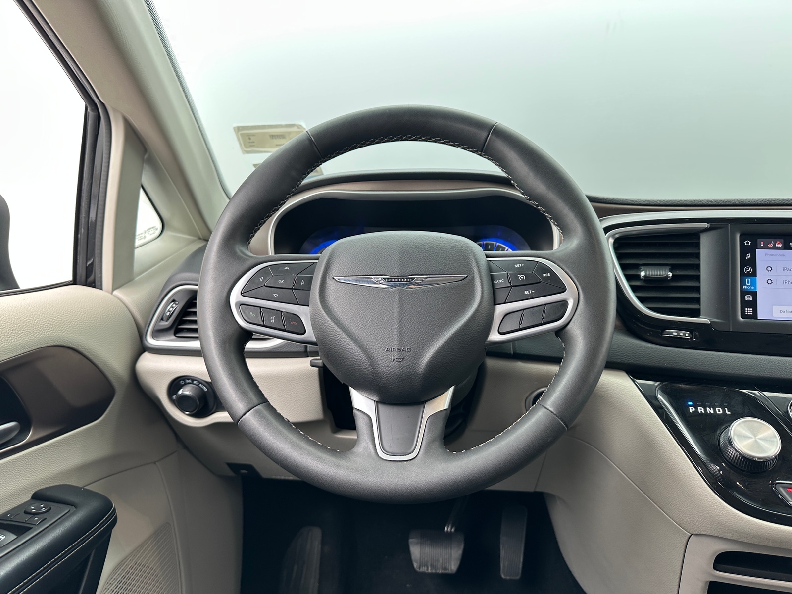 Thumbnail: 2023 Chrysler Voyager - 5