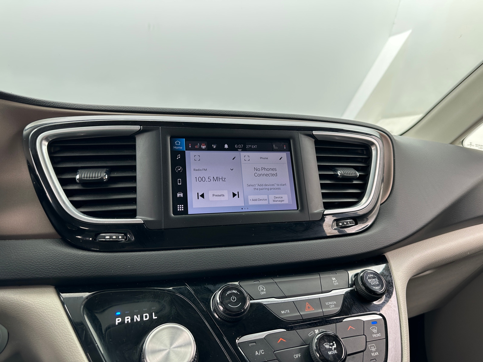 Thumbnail: 2023 Chrysler Voyager - 4