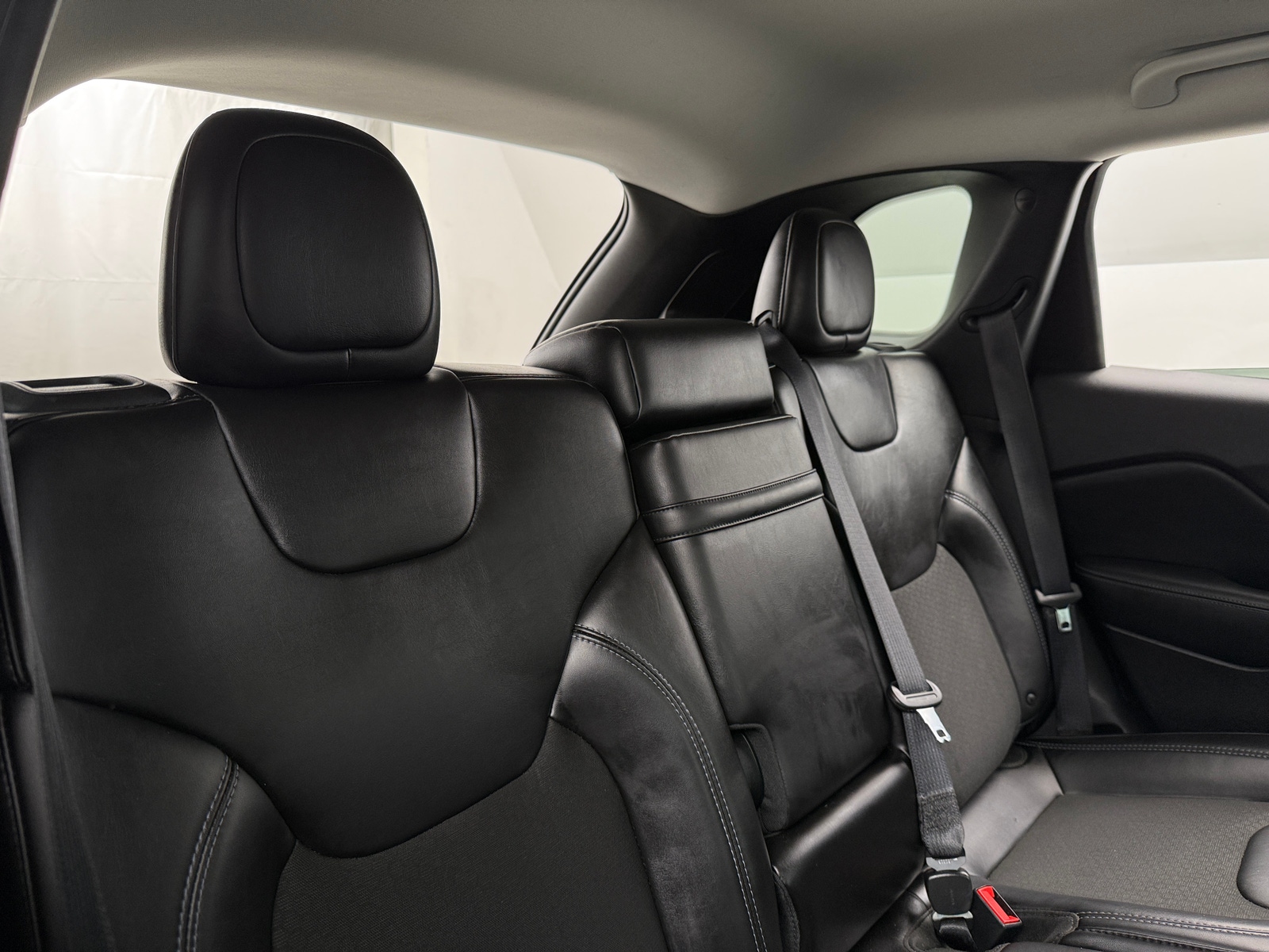 Thumbnail: 2019 Jeep Cherokee - 6