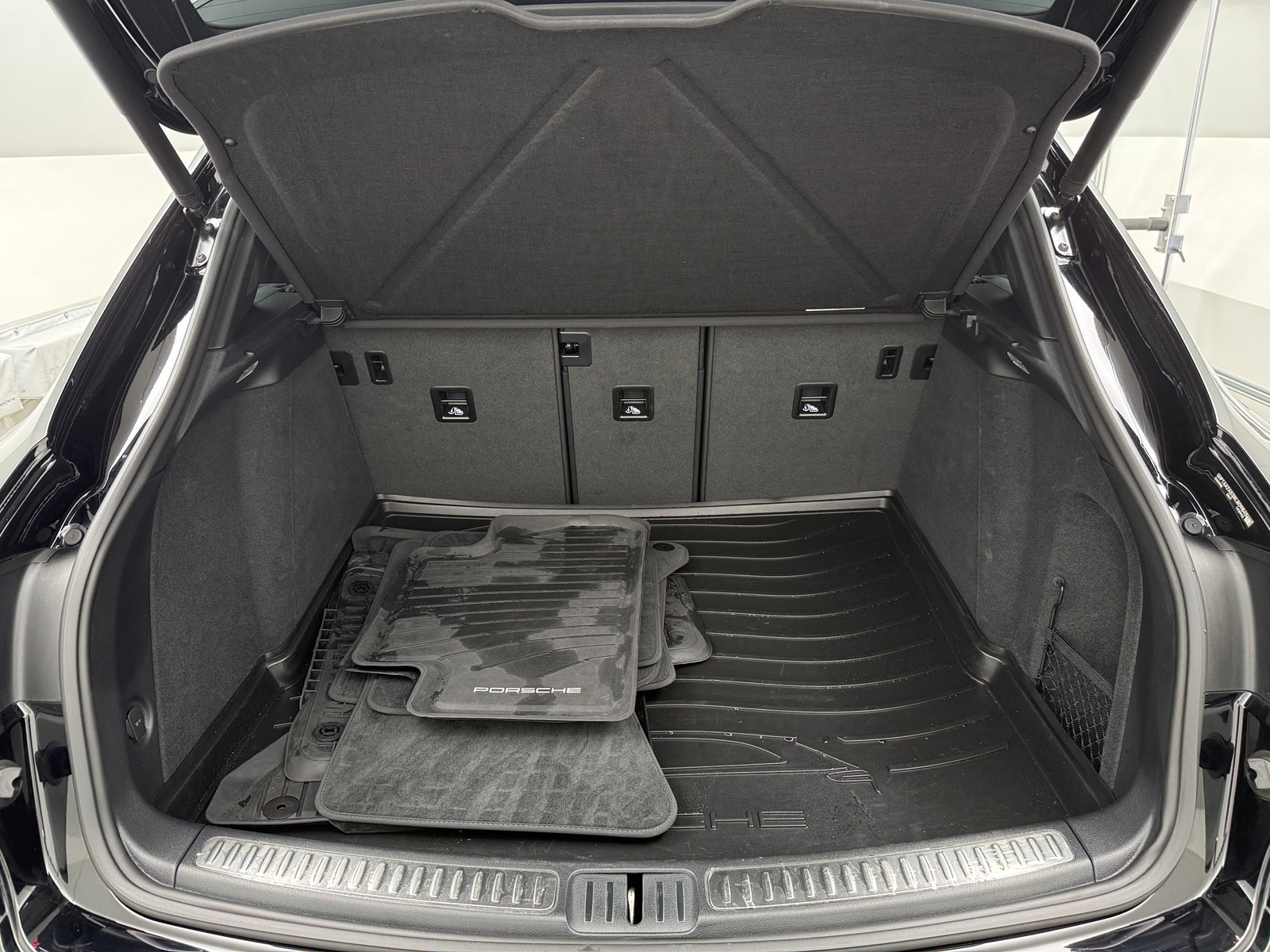 Thumbnail: 2024 Porsche Macan - 6