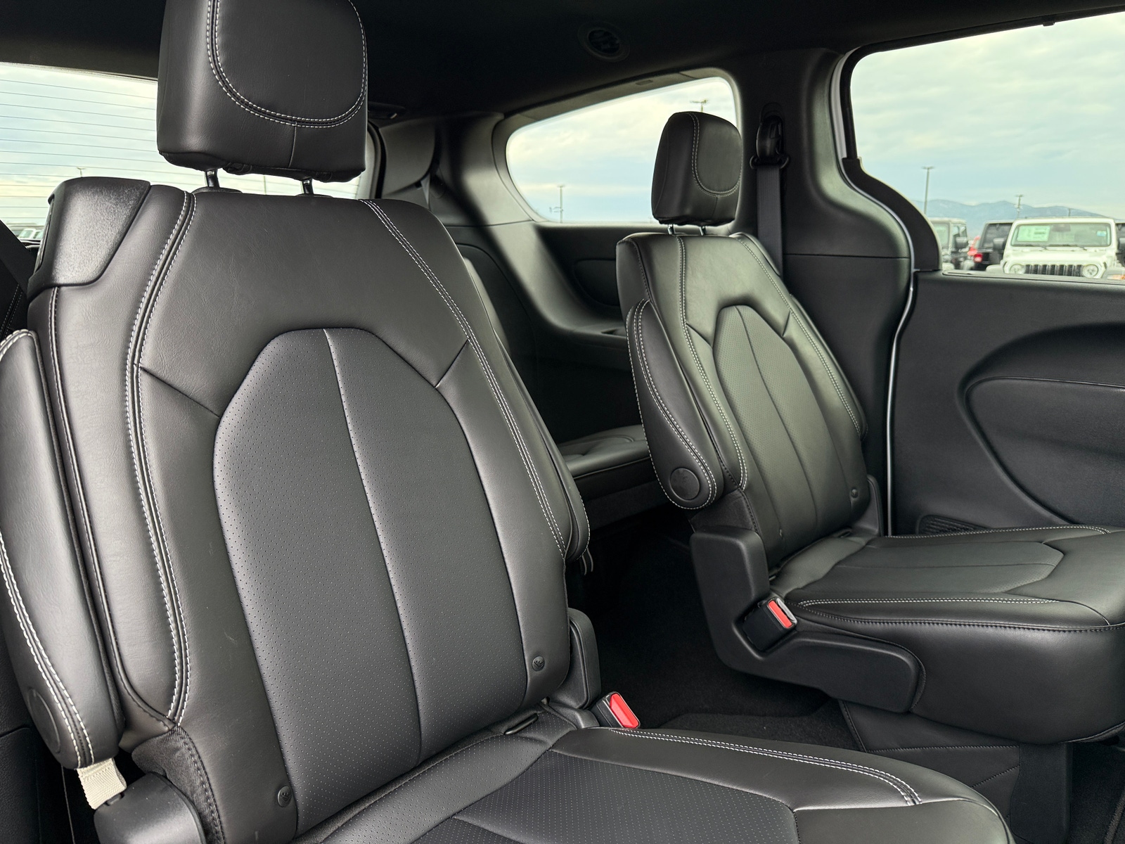 Thumbnail: 2026 Chrysler Pacifica - 5