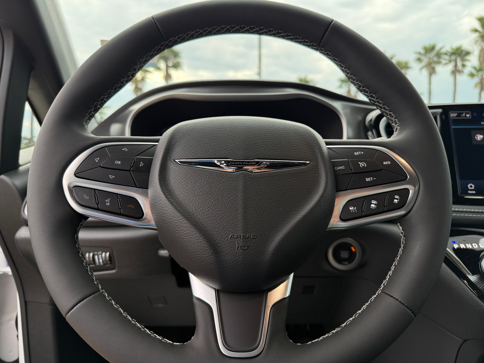 Thumbnail: 2026 Chrysler Pacifica - 4