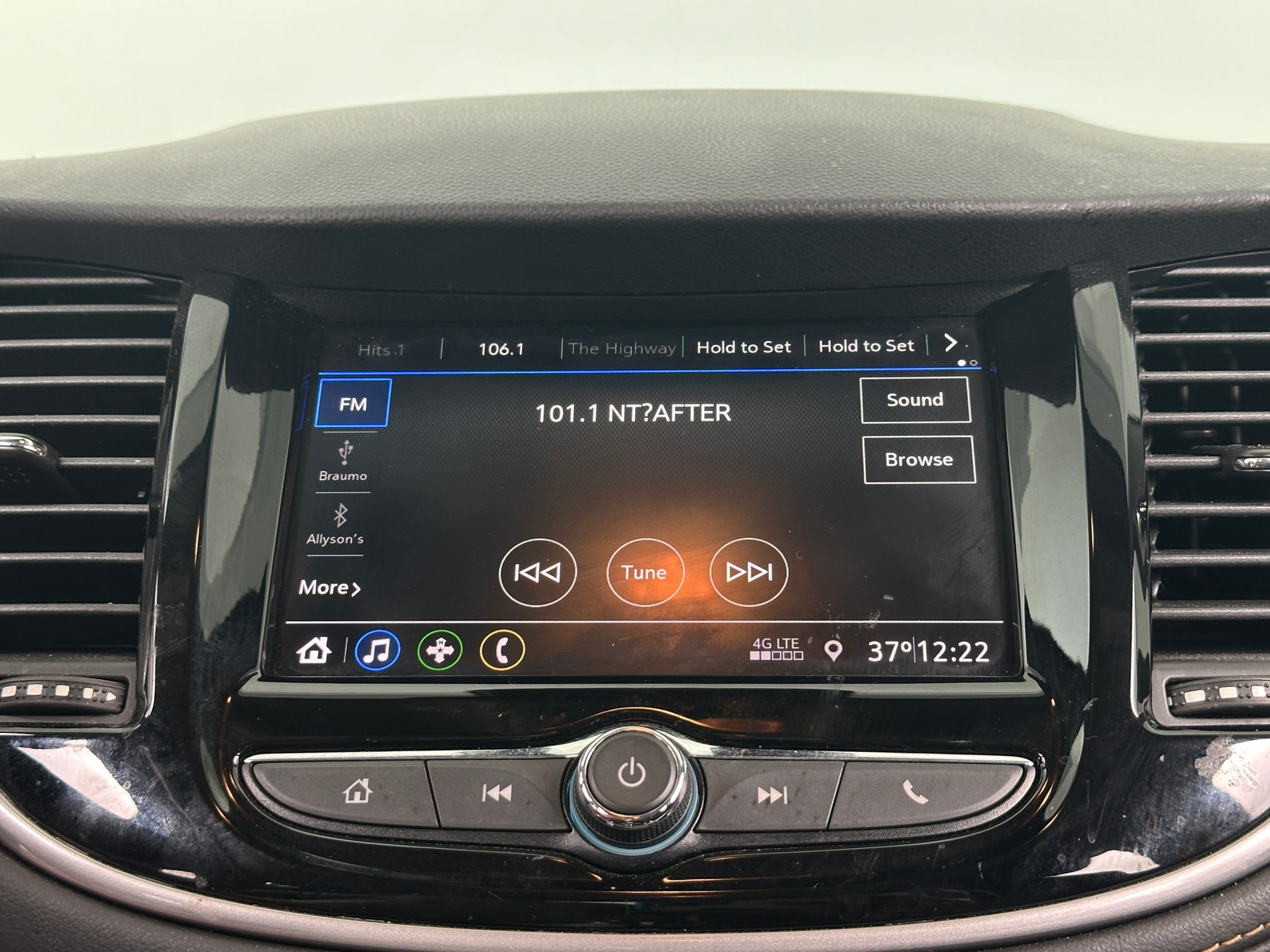 Thumbnail: 2022 Chevrolet Trax - 4