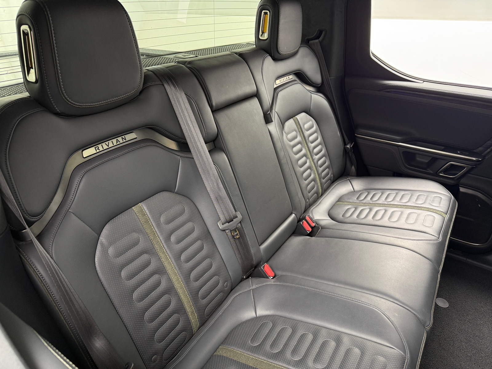 Thumbnail: 2022 Rivian R1T - 5