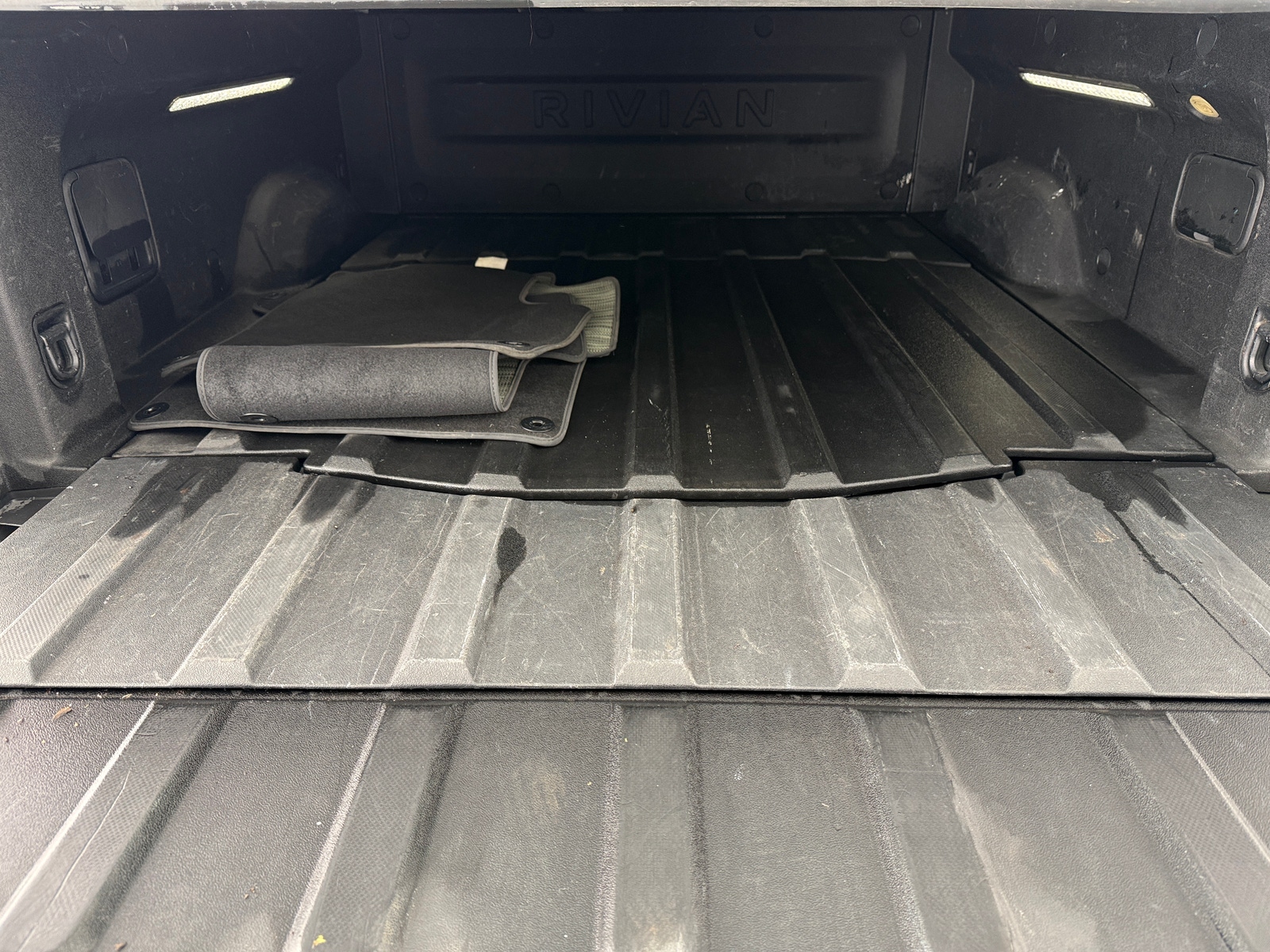 Thumbnail: 2022 Rivian R1T - 6