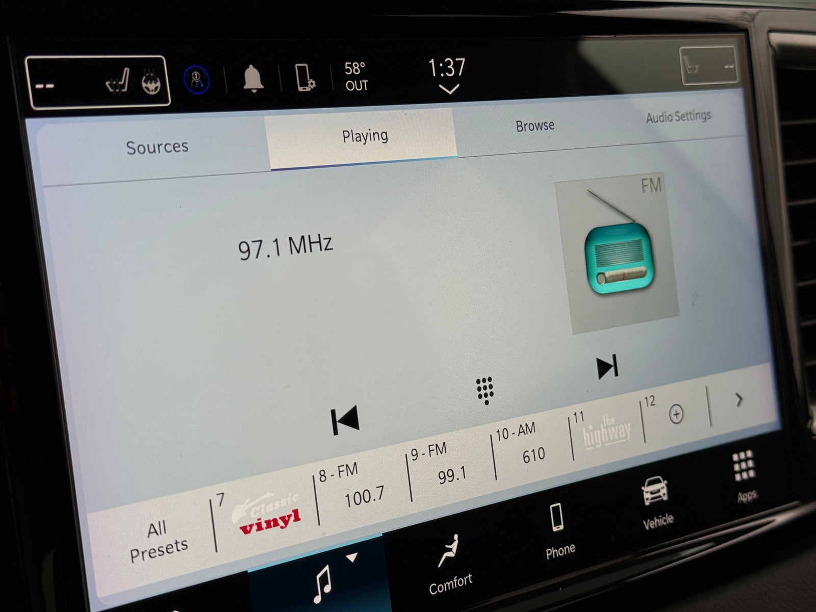 Thumbnail: 2024 Chrysler Pacifica - 3