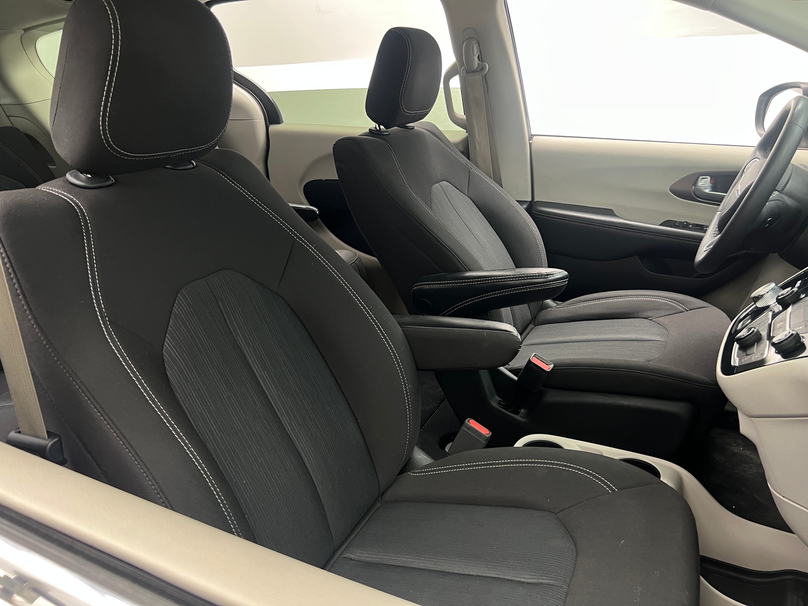 Thumbnail: 2024 Chrysler Voyager - 2