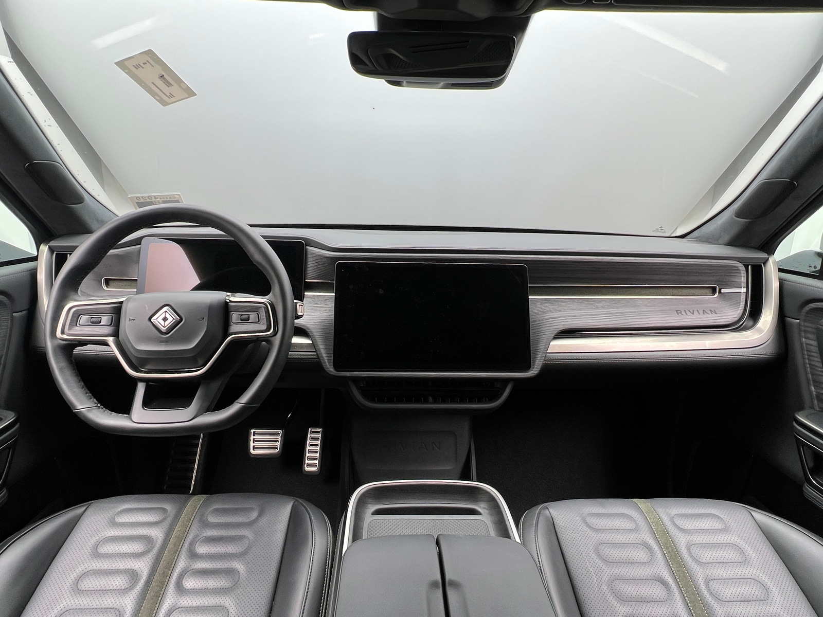 Thumbnail: 2024 Rivian R1S - 2