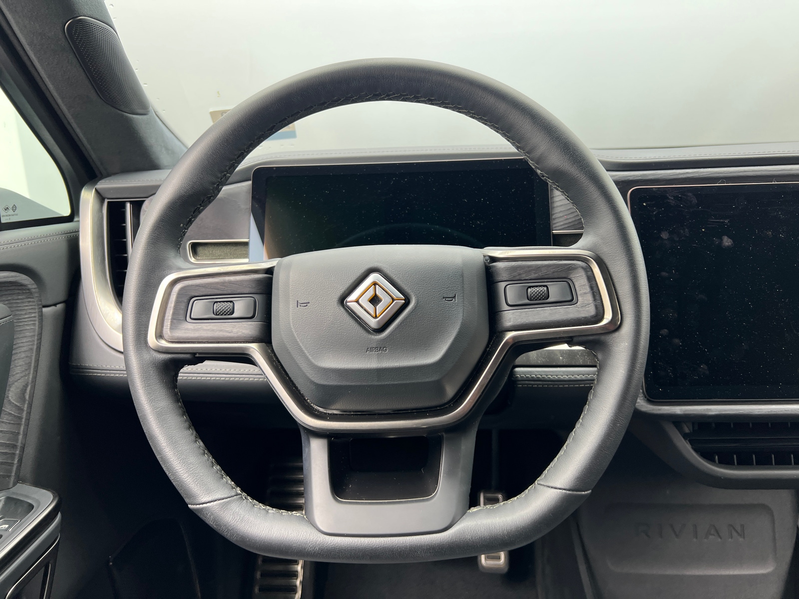 Thumbnail: 2024 Rivian R1S - 4