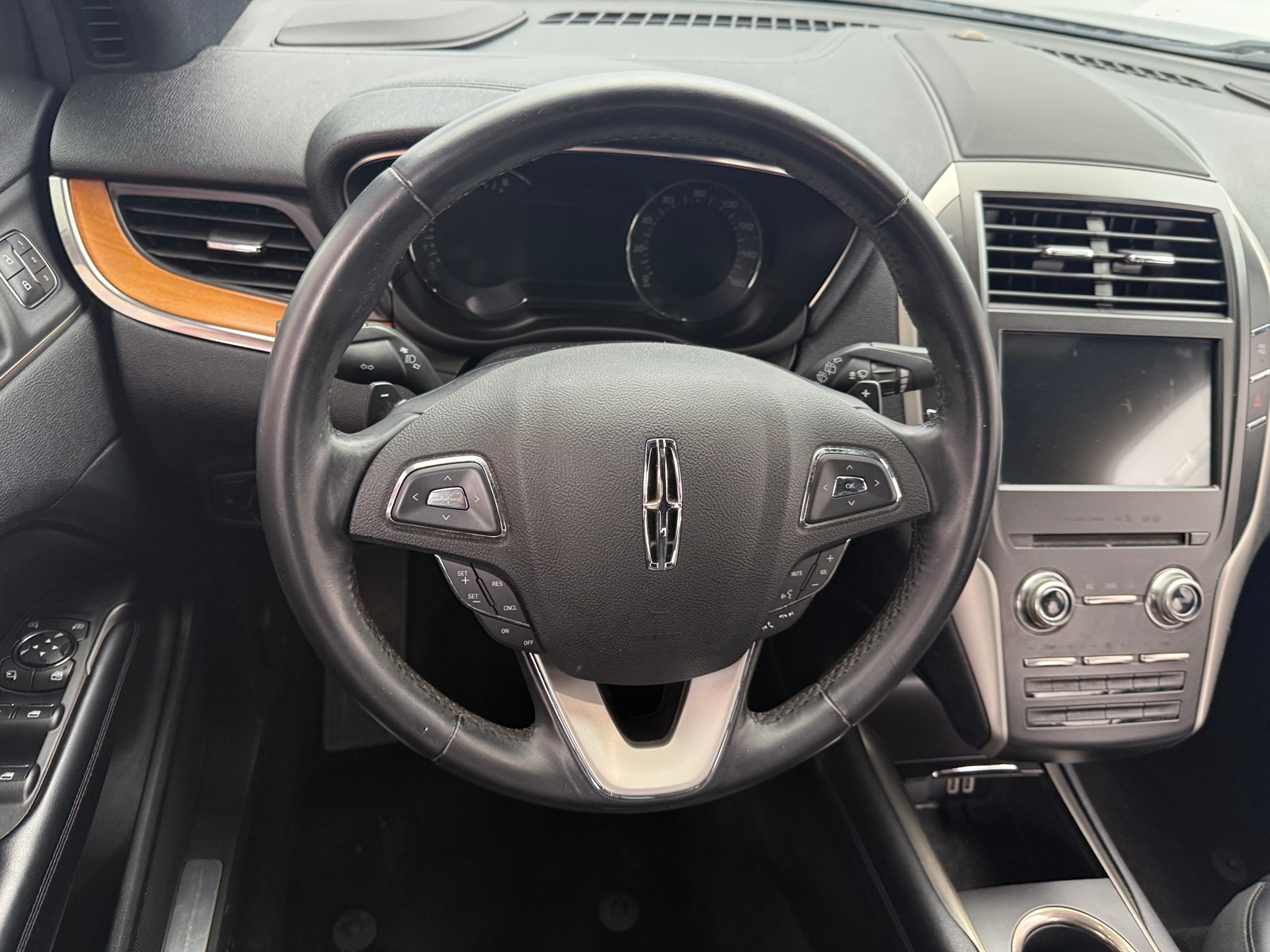 Thumbnail: 2017 Lincoln MKC - 4