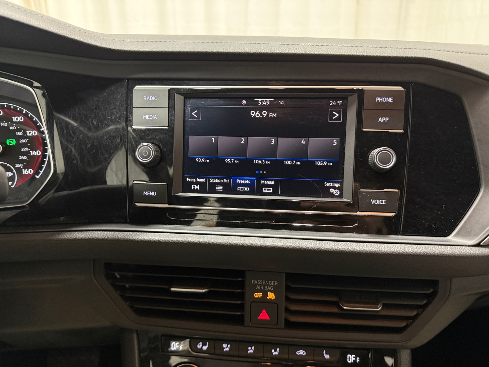 Thumbnail: 2021 Volkswagen Jetta - 4