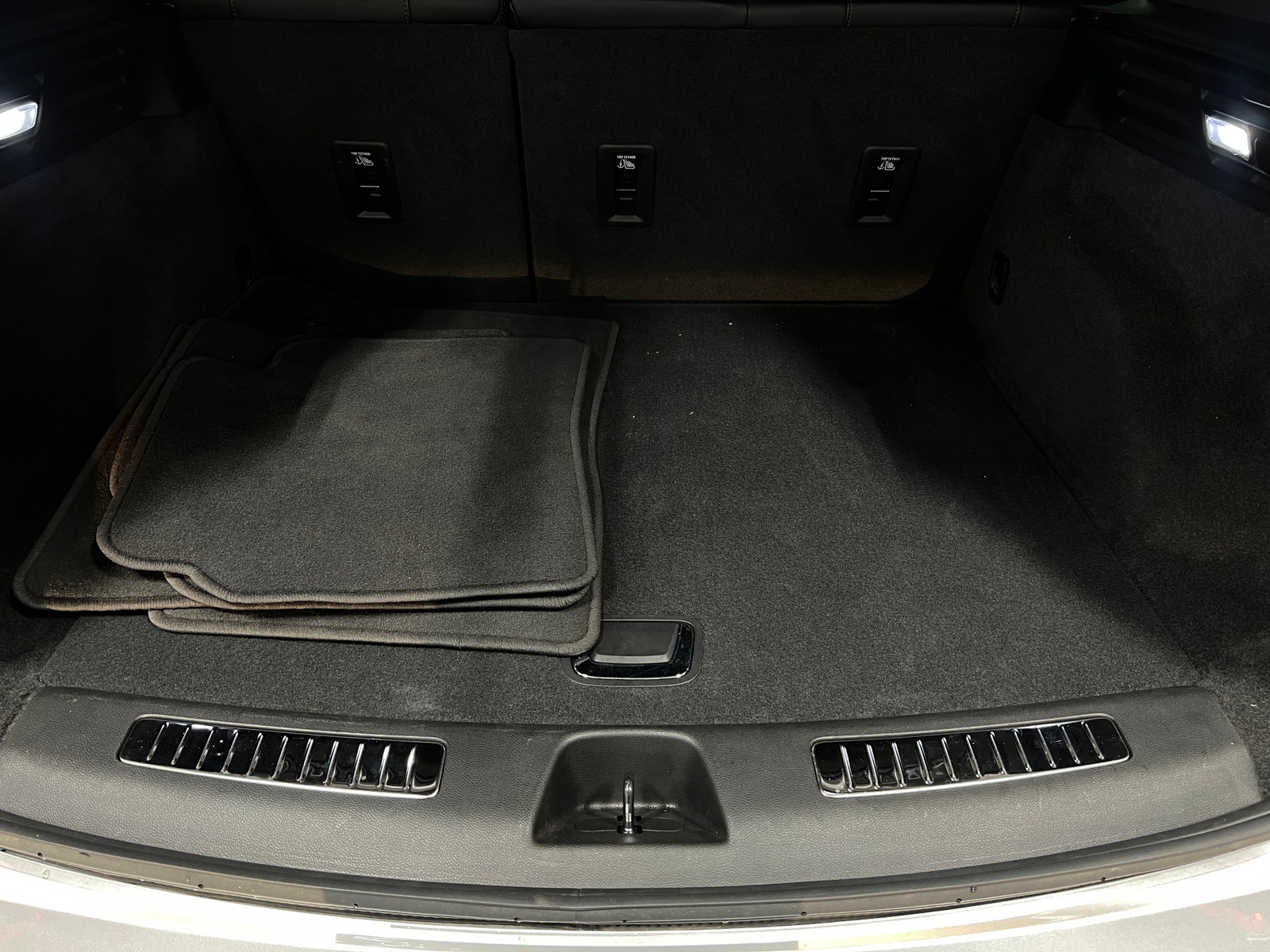 Thumbnail: 2019 Cadillac XT4 - 6